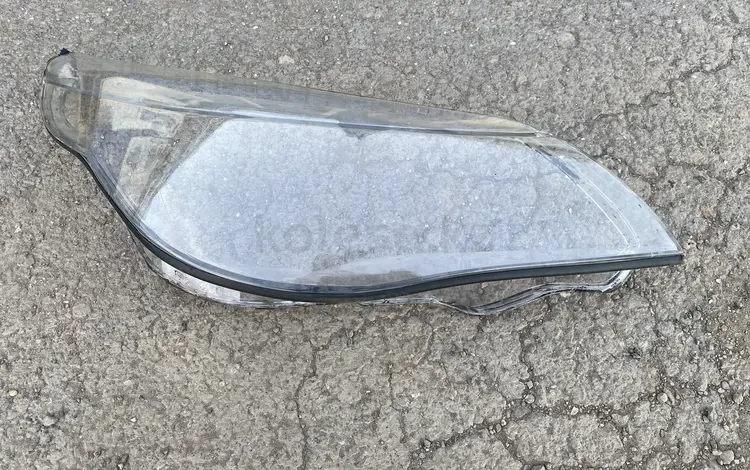 Правое стекло фары BMW E60 за 13 000 тг. в Астана