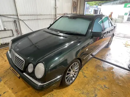 Mercedes-Benz E 280 1996 года за 3 200 000 тг. в Алматы