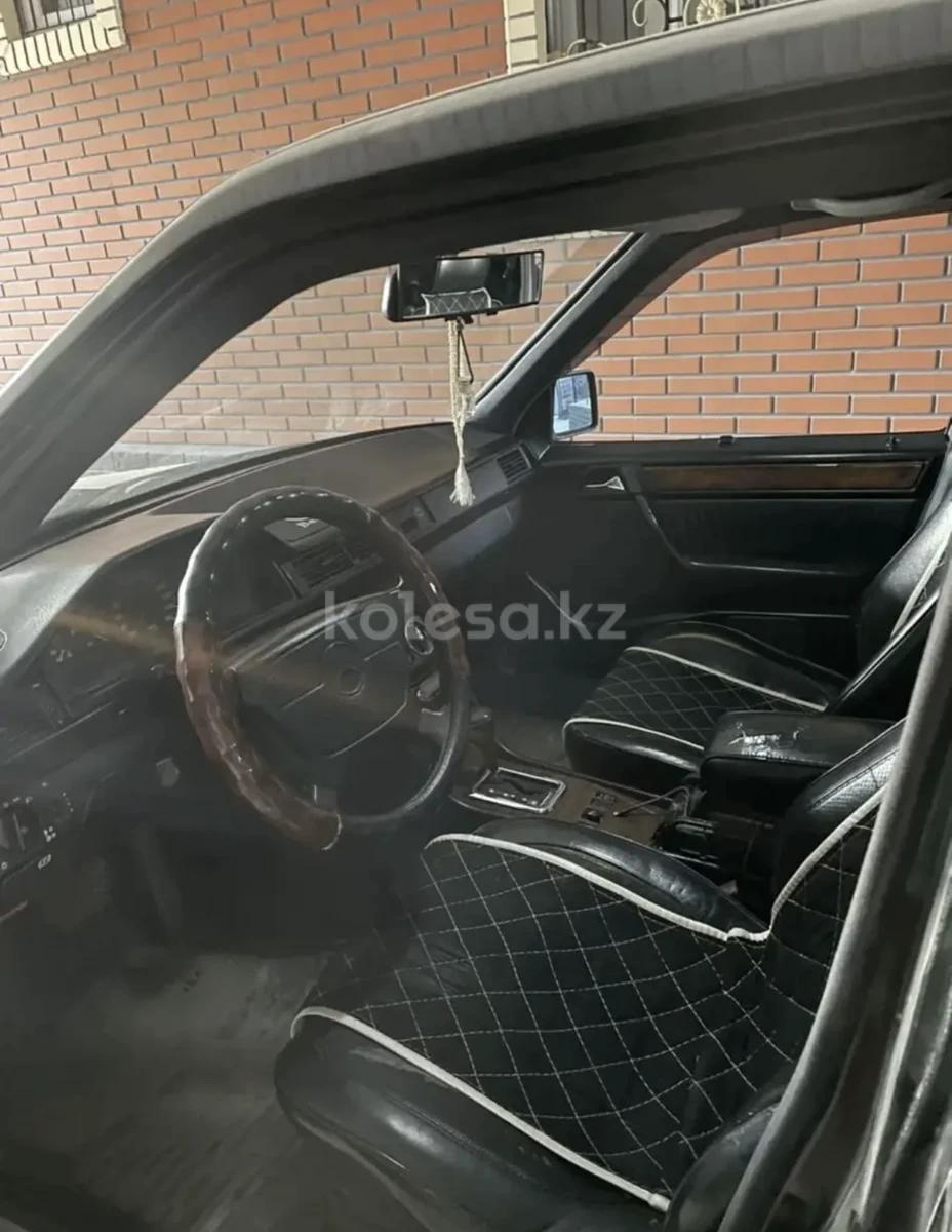 Mercedes-Benz E 280 1993 г.