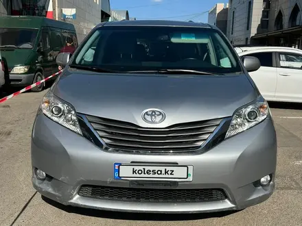 Toyota Sienna 2014 года за 11 000 000 тг. в Алматы