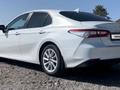 Toyota Camry 2021 года за 17 000 000 тг. в Караганда – фото 2