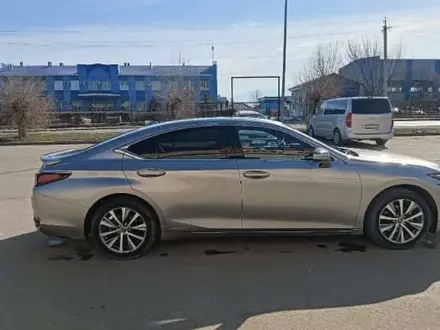 Lexus ES 300h 2018 года за 15 500 000 тг. в Алматы – фото 4