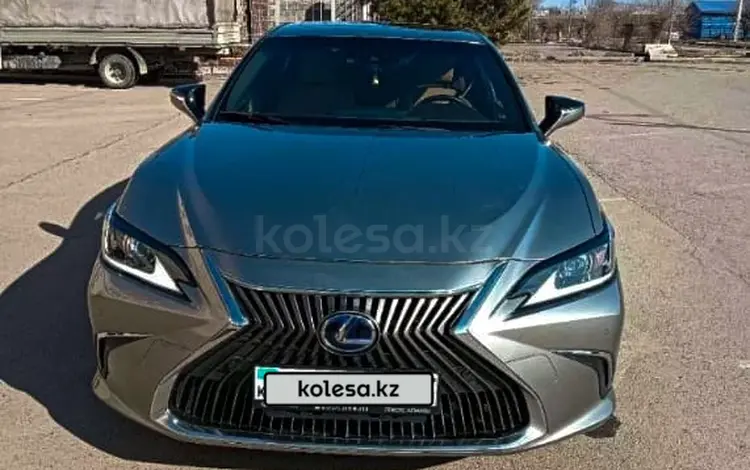Lexus ES 300h 2018 годаүшін15 500 000 тг. в Алматы