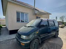 Nissan Serena, 1995