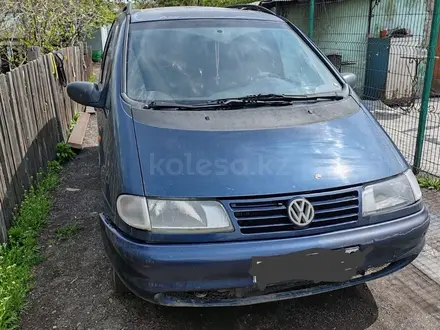 Volkswagen Sharan 1995 года за 2 000 000 тг. в Караганда