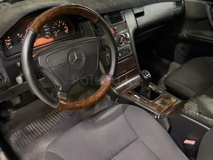 Mercedes-Benz E 320 1998 года за 3 200 000 тг. в Алматы – фото 16