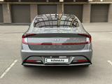 Hyundai Sonata 2022 года за 10 750 000 тг. в Уральск – фото 4