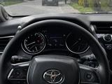 Toyota Camry 2018 года за 13 100 000 тг. в Алматы – фото 4