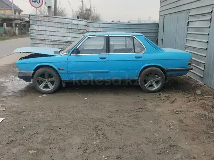 BMW 518 1983 года за 400 000 тг. в Алматы – фото 3