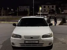 Toyota Camry, 1999
