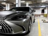 Lexus ES 300h 2025 года за 35 350 000 тг. в Астана – фото 4