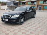 Mercedes-Benz S 550 2007 года за 7 000 000 тг. в Актау – фото 2