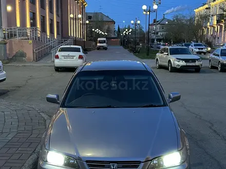 Honda Accord 2000 года за 3 300 000 тг. в Усть-Каменогорск – фото 2