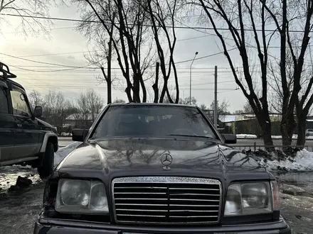 Mercedes-Benz E 220 1993 года за 1 200 000 тг. в Алматы – фото 2