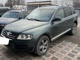 Volkswagen Touareg 2006 года за 4 300 000 тг. в Шымкент – фото 2