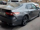 Toyota Camry 2020 года за 12 200 000 тг. в Алматы – фото 2