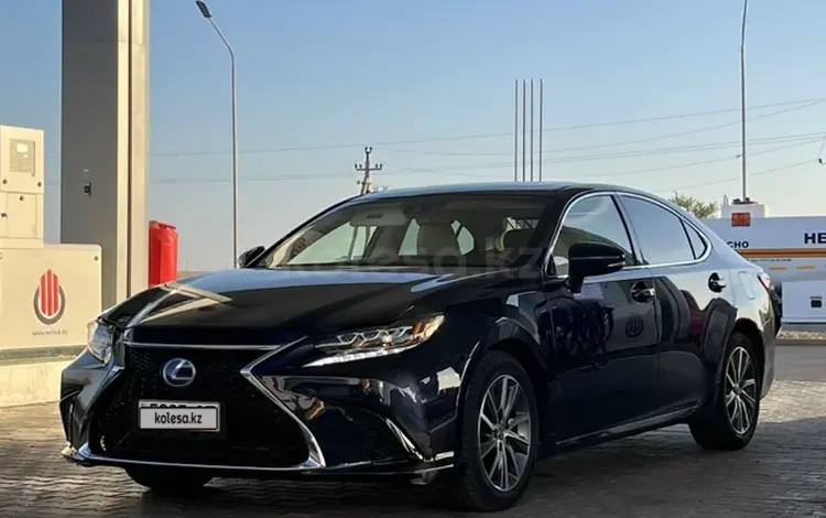 Lexus ES 250 2016 года за 11 000 000 тг. в Уральск