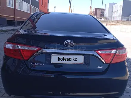 Toyota Camry 2016 года за 6 200 000 тг. в Актобе – фото 2