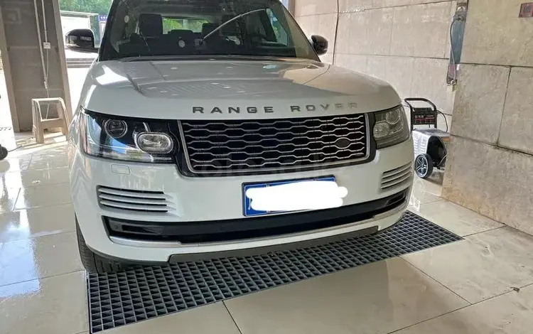 Решетка радиатора на Range Rover Vogue 2013-2017 г. Дизайн 2020үшін140 000 тг. в Астана