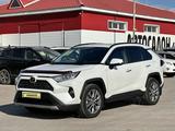 Toyota RAV4 2021 года за 16 800 000 тг. в Актобе