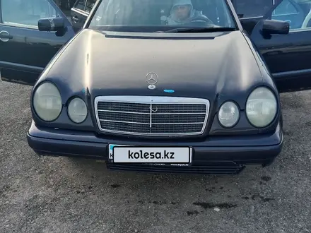 Mercedes-Benz E 200 1996 года за 1 800 000 тг. в Астана – фото 5