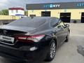 Toyota Camry 2018 года за 10 500 000 тг. в Петропавловск – фото 2