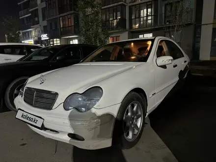 Mercedes-Benz C 200 2001 года за 3 200 000 тг. в Алматы – фото 2