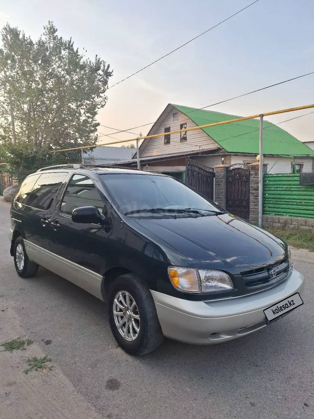 Toyota Sienna, 1998