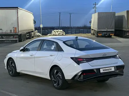 Hyundai Elantra 2024 года за 9 400 000 тг. в Уральск – фото 14