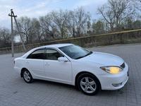 Toyota Camry 2004 года за 5 500 000 тг. в Актобе