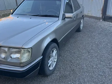 Mercedes-Benz E 230 1992 года за 1 650 000 тг. в Караганда – фото 3