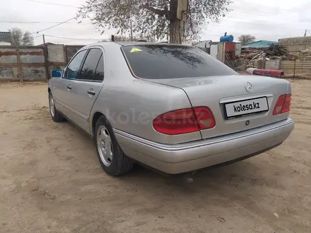 Mercedes-Benz E 200 1996 года за 3 000 000 тг. в Байконыр – фото 3