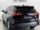 Toyota Highlander 2023 года за 35 450 000 тг. в Астана – фото 2