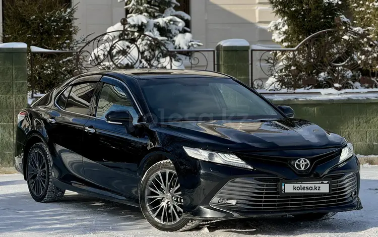 Toyota Camry 2018 года за 13 800 000 тг. в Астана