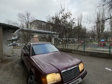 Mercedes-Benz E 220 1994 года за 1 800 000 тг. в Тараз – фото 2