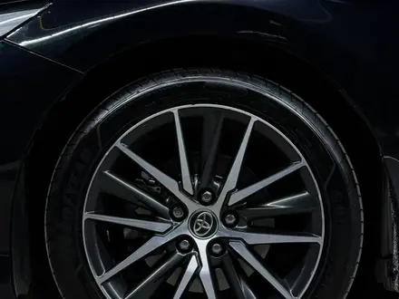 Toyota Camry 2021 года за 14 300 000 тг. в Актобе – фото 7
