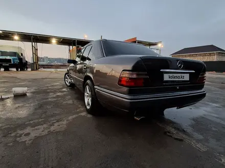 Mercedes-Benz E 200 1995 года за 2 150 000 тг. в Кызылорда – фото 5