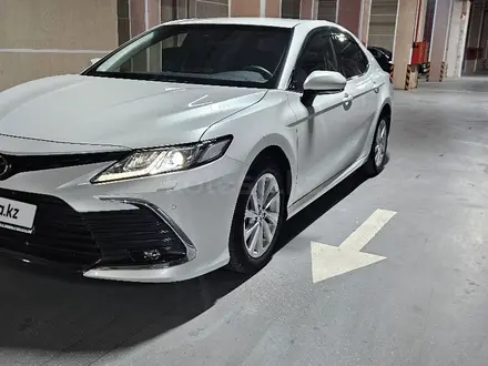 Toyota Camry 2023 года за 17 000 000 тг. в Актау