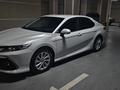 Toyota Camry 2023 года за 17 000 000 тг. в Актау – фото 2