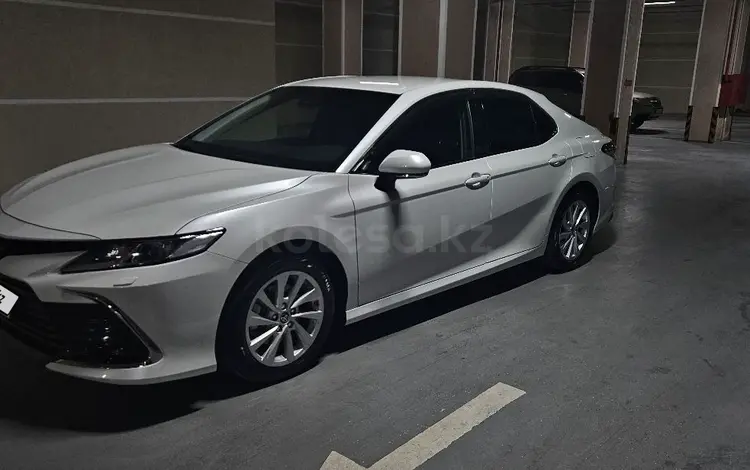 Toyota Camry 2023 года за 16 500 000 тг. в Актау