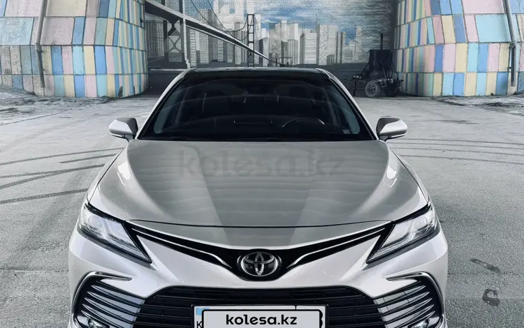 Toyota Camry 2023 года за 13 500 000 тг. в Семей