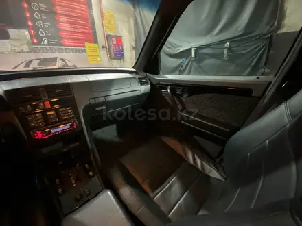 Mercedes-Benz C 220 1994 года за 1 650 000 тг. в Караганда – фото 2