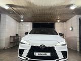 Lexus RX 500h 2024 года за 43 500 000 тг. в Темиртау – фото 2