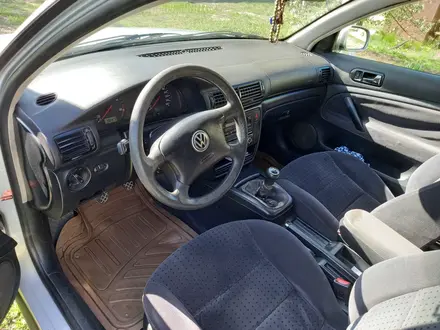 Volkswagen Passat 1999 года за 1 800 000 тг. в Уральск – фото 2