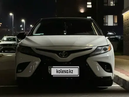 Toyota Camry 2019 года за 17 600 000 тг. в Алматы – фото 17