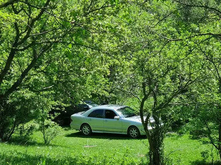 Mercedes-Benz E 320 1999 года за 5 500 000 тг. в Талдыкорган – фото 9