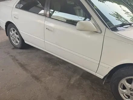 Toyota Camry 1999 года за 2 500 000 тг. в Шымкент – фото 3