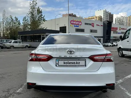 Toyota Camry 2019 года за 14 000 000 тг. в Алматы – фото 6