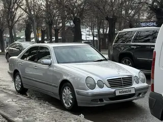 Mercedes-Benz E 240