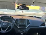 Jeep Cherokee 2015 года за 5 950 000 тг. в Актобе – фото 5